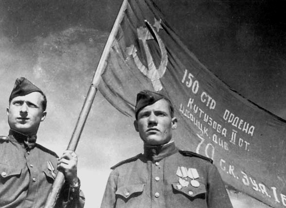 Файл:Егоров и Кантария со Знаменем Победы (Берлин май 1945).jpg