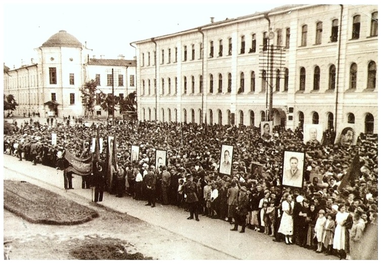 Файл:Митинг 22 июня 1941.jpg