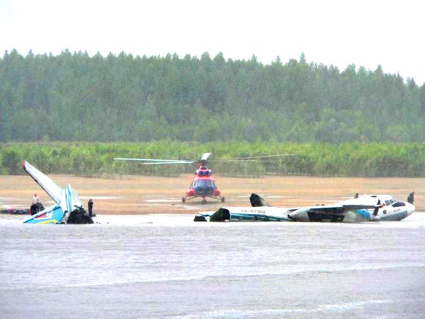 Файл:Вертолет МЧС на месте падения Ан-24.jpg