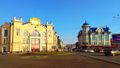 проспект Ленина между домами №№ 111 (слева) и 80-А (справа): ТЦ «1000 мелочей» и ТЦ «Big City»