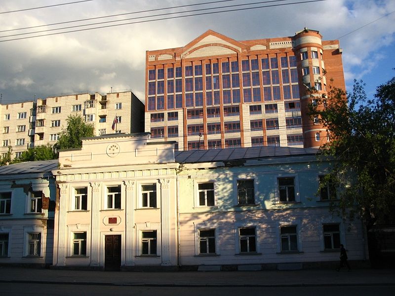 Файл:Проспект Фрунзе на остановке Тверская.jpg