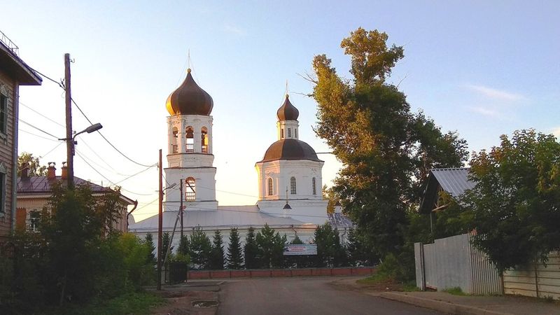Файл:Войкова и церковь.jpg