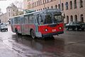 Троллейбус ЗиУ-682Г № 326 на пр. Ленина, 07 октября 2000 г.
