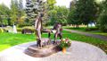 Памятник в Университеской роще «Профессора В.М. Флоринский и Д.И. Менделеев обсуждают проект Первого Сибирского университета»