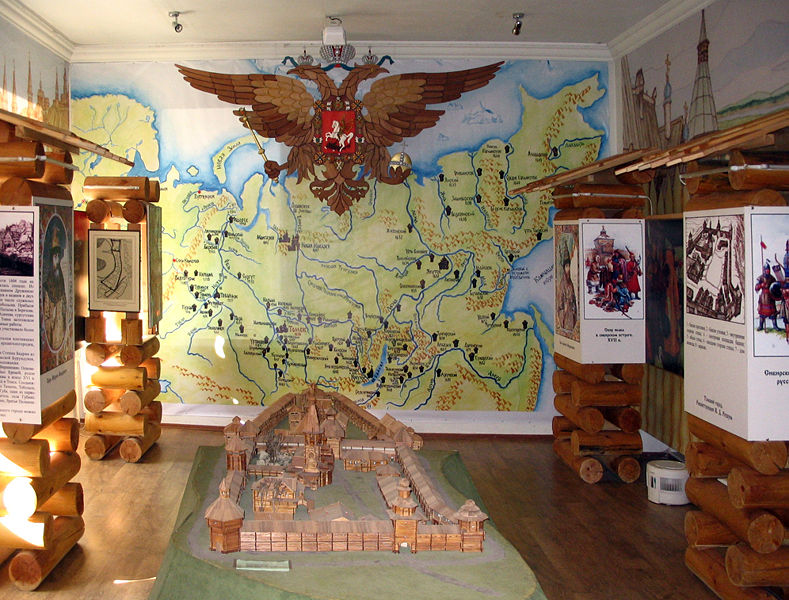 Файл:Один из залов музея истории Томска.jpg