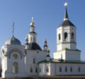 Храм и часовня в монастыре. Апрель 2007 года