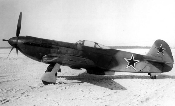 Файл:Як-9 (ВОВ).jpg