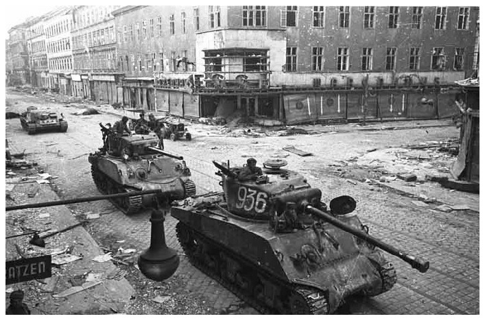 Файл:9-й Гв Танк корпус в Вене 1945.jpg