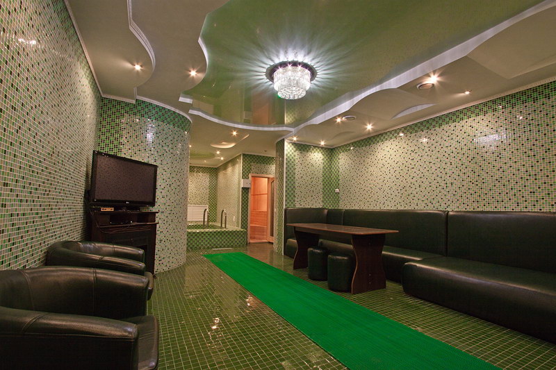Файл:Sauna-i-Gostinizhi-1001-noch-zelenyu-zal.jpg