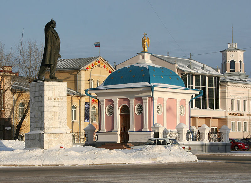 Файл:Памятник Ленину и Иверская часовня IMG 7992.jpg