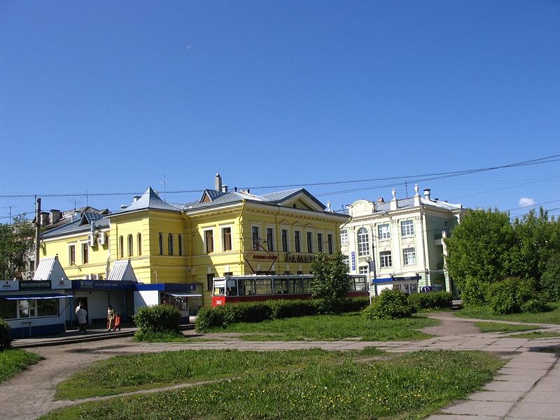 Файл:Юго-западный угол площади Батенькова.jpg