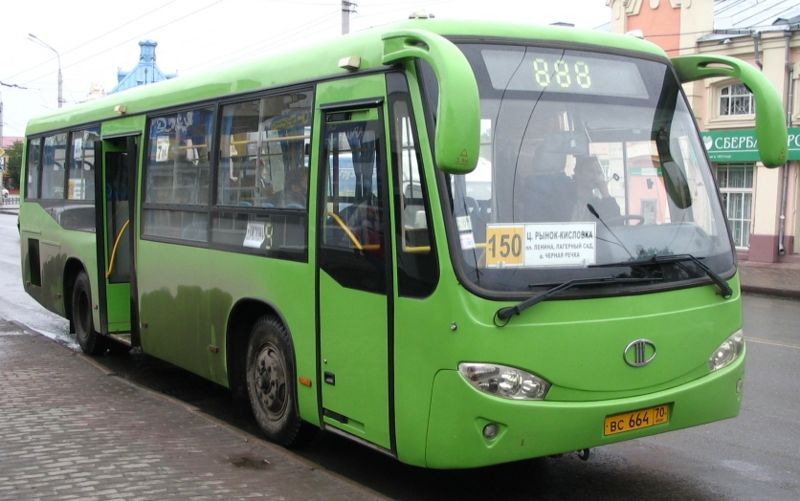 Файл:Автобус 150 маршрута на площади Ленина.jpg