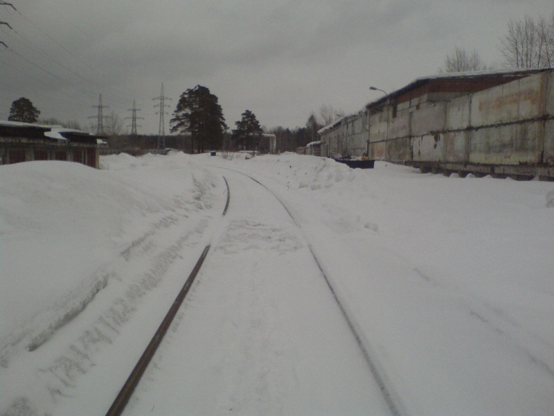 Файл:ЖД линия на ст.Центральную близ бывшего вокзала.JPG
