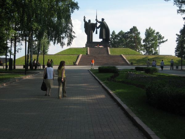 Фото монумент боевой и трудовой славы