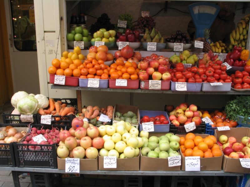 Файл:Овощи и фрукты на рынке на Южной.jpg